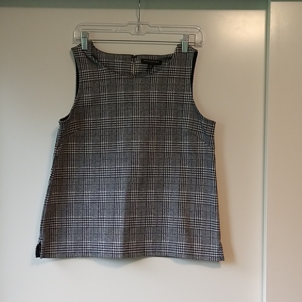 Banana Republic M black & white plaid top